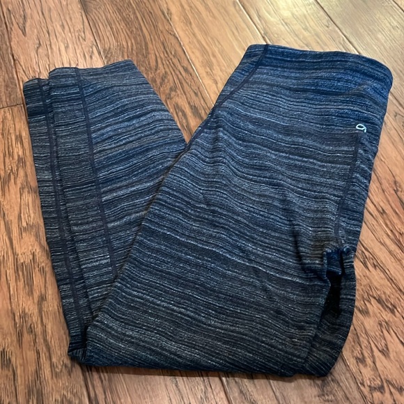 GAP Gapfit Gray/Black Maternity Leggings Size Medium - Picture 4 of 7